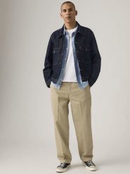 Levi's Spodnie chino w kolorze beżowym rozmiar: W32/L34. Brązowe spodnie materiałowe męskie Levi's, bez wzorów. Za 161.73 zł.