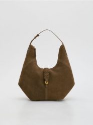 Zamszowa torebka hobo - brązowy. Brązowe torebki klasyczne damskie Reserved, bez wzorów, z zamszu, zamszowe, bez dodatków. Za 359.99 zł.