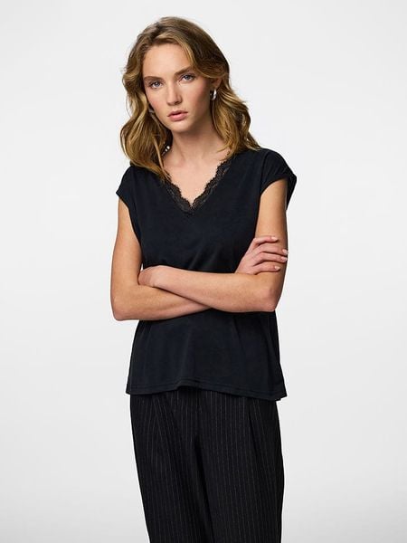 Pieces Koszulka "Kamala" w kolorze czarnym rozmiar: S. Czarne bluzki damskie Pieces, s, bez wzorów, z koronki, bez kołnierzyka, bez ramiączek. Za 70.90 zł.