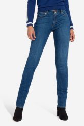 WRANGLER SLIM SPODNIE DAMSKIE BLUE BRUSHED W28LVP94Q 112128438. Niebieskie spodnie materiałowe damskie Wrangler, bez wzorów, z jeansu. Za 189.99 zł.