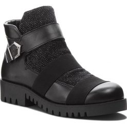 Botki LASOCKI L047. Czarne botki damskie Lasocki, z materiału, bez obcasa, bez zapięcia. Za 249.99 zł.