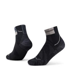 Skarpetki Buff COOLNET® QUARTER SOCK CQ. Czarne skarpetki damskie Buff, bez wzorów, z elastanu. Za 109.99 zł.