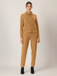 APART Sweter w kolorze jasnobrązowym rozmiar: 34. Brązowe golfy damskie Apart, bez wzorów, z kaszmiru, bez ramiączek. Za 109.78 zł.