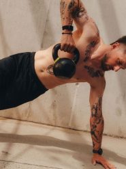 4F Spodenki treningowe szybkoschnące męskie - czarne S. Czarne szorty sportowe męskie 4f, l, na fitness i siłownię. Za 149.99 zł.