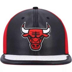 Męska Czapka Z Daszkiem Day One Chicago Bulls Snapback Cap. Białe czapki męskie NBA, bez wzorów. Za 301.99 zł.
