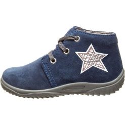 Skórzane sneakersy w kolorze niebieskim. Niebieskie trampki i tenisówki chłopięce Richter, z aplikacjami, ze skóry, bez zapięcia. W wyprzedaży za 122.95 zł.