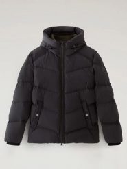 Woolrich Kurtka puchowa w kolorze czarnym rozmiar: XL. Czarne kurtki damskie Woolrich, xl, bez wzorów, z puchu, bez kaptura. Za 1,735.13 zł.