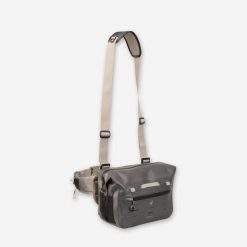 Torba wędkarska na ramię / pasek Caperlan 900 12 l. Szare torby męskie na ramię CAPERLAN, bez wzorów, z materiału, na ramię. Za 349.99 zł.