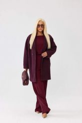 Damski płaszcz Isabella z tkaniny bukla w kolorze burgundowym - elegancja i komfort PLUS SIZE XXL OVERSIZE JESIEŃ. Czerwone płaszcze damskie Moda Size Plus Iwanek, na jesień, l, bez wzorów, z poliesteru, eleganckie, plus size. Za 559.90 zł.