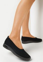 Czarne Wsuwane Tenisówki z Ozdobną Perforacją Denita. Czarne trampki i tenisówki damskie Born2be, bez wzorów. Za 44.99 zł.