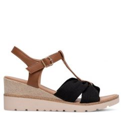 Sandały Clara Barson. Czarne sandały damskie Clara Barson, bez wzorów, bez obcasa, na koturnie. Za 119.99 zł.