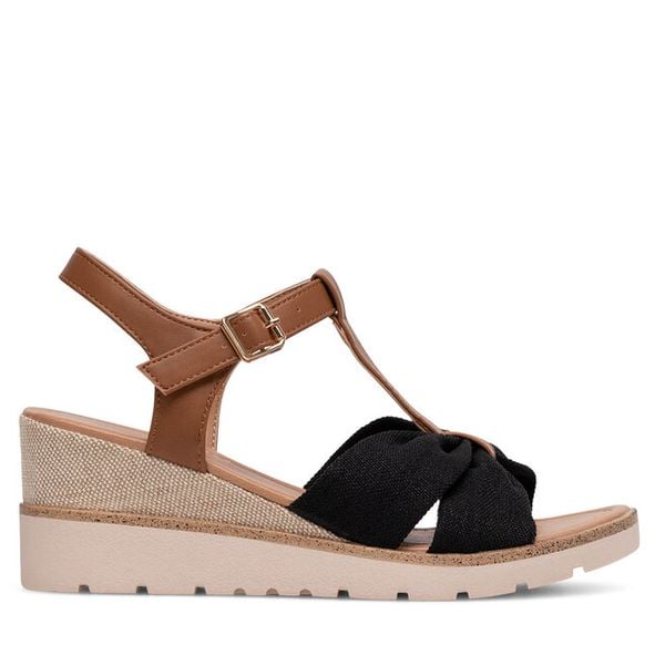 Sandały Clara Barson. Czarne sandały damskie Clara Barson, bez wzorów, bez obcasa, na koturnie. Za 119.99 zł.