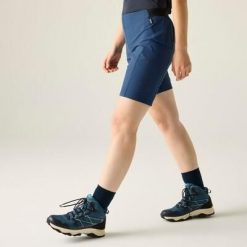 Damskie szorty Pentre Lite. Niebieskie szorty damskie Regatta, bez wzorów, z elastanu, sportowe. Za 279.99 zł.