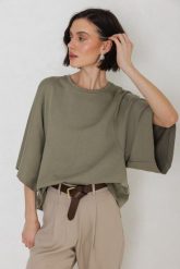 T-SHIRT LUNA OLIWKA XS - Flawless. T-shirty damskie Flawless, uniwersalny, bez wzorów, z bawełny, bez kołnierzyka. Za 259.00 zł.