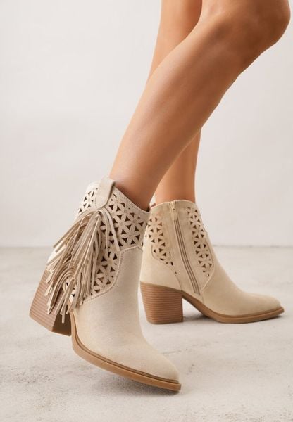 Beżowe Botki Kowbojki na Stożkowym Obcasie z Ażurowym Wzorem i Eathetina. Brązowe botki damskie Born2be, z jeansu, boho, bez obcasa, na obcasie, bez zapięcia. Za 159.99 zł.