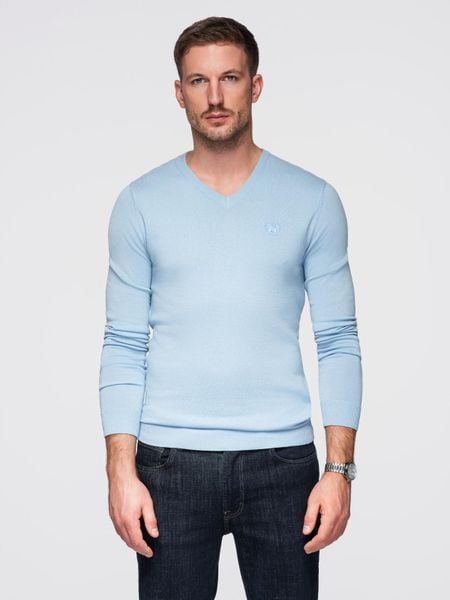 Elegancki męski sweter V-neck BASIC z wiskozą –jasnoniebieski V10 - Rozmiar: S. Niebieskie swetry męskie Ombre Clothing, m, bez wzorów, z wiskozy, bez kołnierzyka. W wyprzedaży za 89.99 zł.