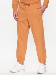 New Balance Spodnie dresowe MP23551 Pomarańczowy Relaxed Fit. Brązowe spodnie dresowe męskie New Balance, bez wzorów, z bawełny. Za 399.99 zł.