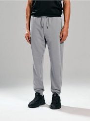 Spodnie regular fit - szary. Szare spodnie materiałowe męskie Sinsay, bez wzorów. Za 49.99 zł.
