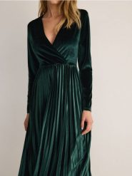 Welurowa sukienka z plisowaniem - morski. Zielone sukienki damskie Reserved, l, bez wzorów, z dzianiny, bez kołnierzyka, bez ramiączek, midi, rozkloszowane. W wyprzedaży za 79.99 zł.