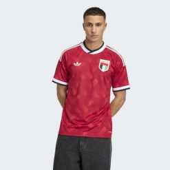 Koszulka wyjazdowa Zjednoczone Emiraty Arabskie 26. Czerwone t-shirty sportowe męskie Adidas, bez ramiączek, do piłki nożnej, climacool (adidas). Za 439.00 zł.