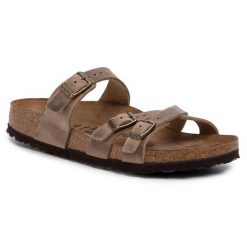 Klapki Birkenstock. Brązowe klapki damskie Birkenstock, bez wzorów, bez obcasa. Za 499.99 zł.