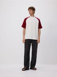 T-shirt oversize z raglanowym rękawem - złamana biel. T-shirty męskie Reserved, l, bez wzorów, z bawełny, bez kołnierzyka. Za 69.99 zł.