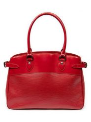 Louis Vuitton Skórzana torebka w kolorze czerwonym - 40 x 30 x 14 cm rozmiar: onesize. Czerwone torebki klasyczne damskie Louis Vuitton, bez wzorów, z materiału, bez dodatków. Za 3,145.99 zł.