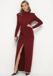 Bordowa Koktajlowa Sukienka o Dopasowanym Kroju z Marszczeniem Besel. Czerwone sukienki damskie Born2be, l, bez wzorów, eleganckie, bez kołnierzyka, bez ramiączek, maxi, dopasowane. W wyprzedaży za 119.99 zł.