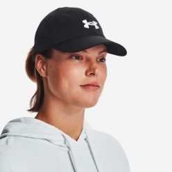 Czapka z daszkiem damska Under Armour Blitzing. Czapki z daszkiem damskie Under Armour, bez wzorów, z materiału. Za 69.99 zł.