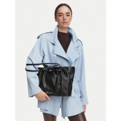 Torebka Steve Madden. Czarne torebki klasyczne damskie Steve Madden, bez wzorów, bez dodatków. Za 559.99 zł.