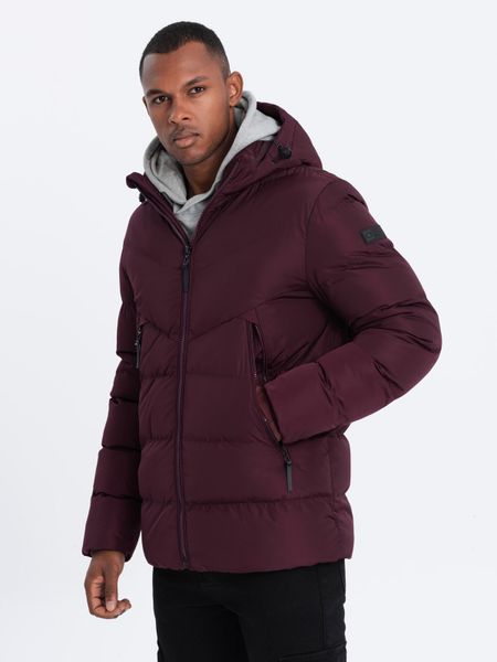 Kurtka męska zimowa z nietypowym pikowaniem - bordowa V5. Czerwone kurtki męskie Ombre Clothing, na zimę, m, bez wzorów, z polaru, bez kaptura. W wyprzedaży za 169.99 zł.