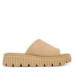 Klapki Tamaris. Brązowe klapki damskie Tamaris, bez wzorów, bez obcasa. Za 269.99 zł.