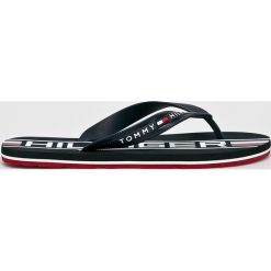 Tommy Hilfiger - Japonki. Niebieskie klapki i japonki męskie Tommy Hilfiger, z materiału. W wyprzedaży za 119.90 zł.