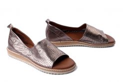 ARTIKER RELAKS 52C0814 bronze, sandały damskie. Brązowe sandały damskie Artiker Relaks, bez wzorów, ze skóry, bez obcasa, na obcasie. Za 229.90 zł.