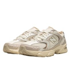 Buty do chodzenia dla dorosłych New Balance 530 Beige Angora. Białe buty sportowe na co dzień damskie New Balance, bez wzorów, ze skóry, do biegania. Za 506.75 zł.