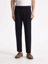 Spodnie chino carrot z lyocellem - czarny. Czarne spodnie materiałowe męskie Reserved, bez wzorów, z lyocellu. Za 159.99 zł.