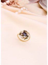 L'Atelier de Gaia Pozłacany pierścionek z perłą i cyrkoniami rozmiar: onesize. Różowe pierścionki damskie L'Atelier de Gaia, z cyrkonią, pozłacane. Za 109.00 zł.