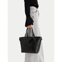 Torebka Nine West. Czarne torebki klasyczne damskie Nine West, bez wzorów, bez dodatków. Za 349.99 zł.