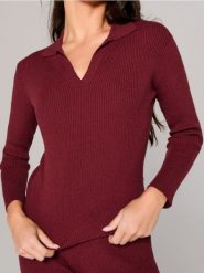 Sweter z prakowanej dzianiny z kołnierzykiem - czerwony. Czerwone swetry klasyczne damskie Sinsay, l, z dzianiny, bez kołnierzyka. W wyprzedaży za 33.99 zł.