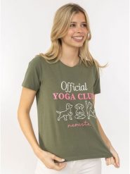 Zwillingsherz Koszulka "Yoga Club" w kolorze khaki rozmiar: M. Brązowe bluzki damskie Zwillingsherz, m, bez wzorów, z bawełny, bez kołnierzyka, bez ramiączek. Za 105.14 zł.