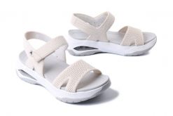 RIEKER W3152-60 beige, sandały damskie. Brązowe sandały damskie Rieker, bez wzorów, z materiału, bez obcasa, na płaskiej podeszwie. Za 251.93 zł.