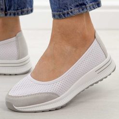 Białe gr ażurowane skórzane baleriny damskie T.Sokolski w26-608. Białe baleriny damskie Sokolski, w ażurowe wzory, z dresówki, bez obcasa, na płaskiej podeszwie. Za 199.00 zł.