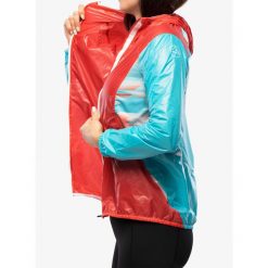 Kurtka do biegania damska La Sportiva Briza Windbreaker Jkt. Czerwone kurtki damskie La Sportiva, bez wzorów, bez kaptura, do biegania. Za 476.99 zł.
