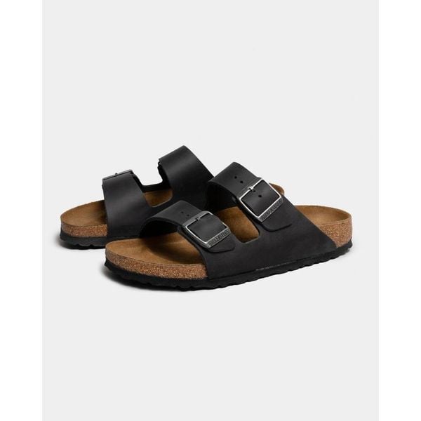 Klapki Birkenstock 552113. Czarne klapki damskie Birkenstock, bez wzorów, z materiału, bez obcasa. Za 525.05 zł.