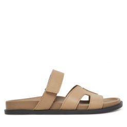 Klapki Gino Rossi. Brązowe klapki damskie Gino Rossi, bez wzorów, bez obcasa. Za 249.99 zł.