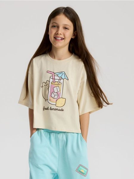 Krótki t-shirt Pusheen - beżowy. Brązowe koszulki dziewczęce Reserved, bez wzorów, z bawełny, bez ramiączek. Za 49.99 zł.