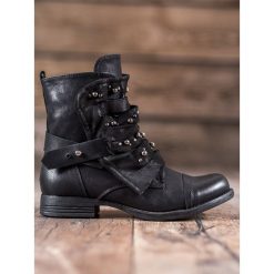 GISICODE czarne Rockowe Buty Z Perełkami. Czarne botki damskie GISICODE, bez obcasa, bez zapięcia. W wyprzedaży za 96.71 zł.