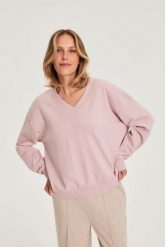 Bluza z dekoltem w serek różowa. Czerwone bluzy bez kaptura damskie MOODO, l, z bawełny. Za 89.99 zł.