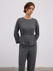 BGN Bluzka w kolorze antracytowym rozmiar: 38. Czarne bluzki damskie BGN, bez wzorów, z tkaniny, bez kołnierzyka, bez ramiączek. Za 100.28 zł.