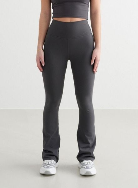 Damskie legginsy rozszerzane wysoki stan squat proof dla niskich Sense szare. Szare legginsy damskie Aim'n, xs, bez wzorów, z elastanu. Za 339.00 zł.